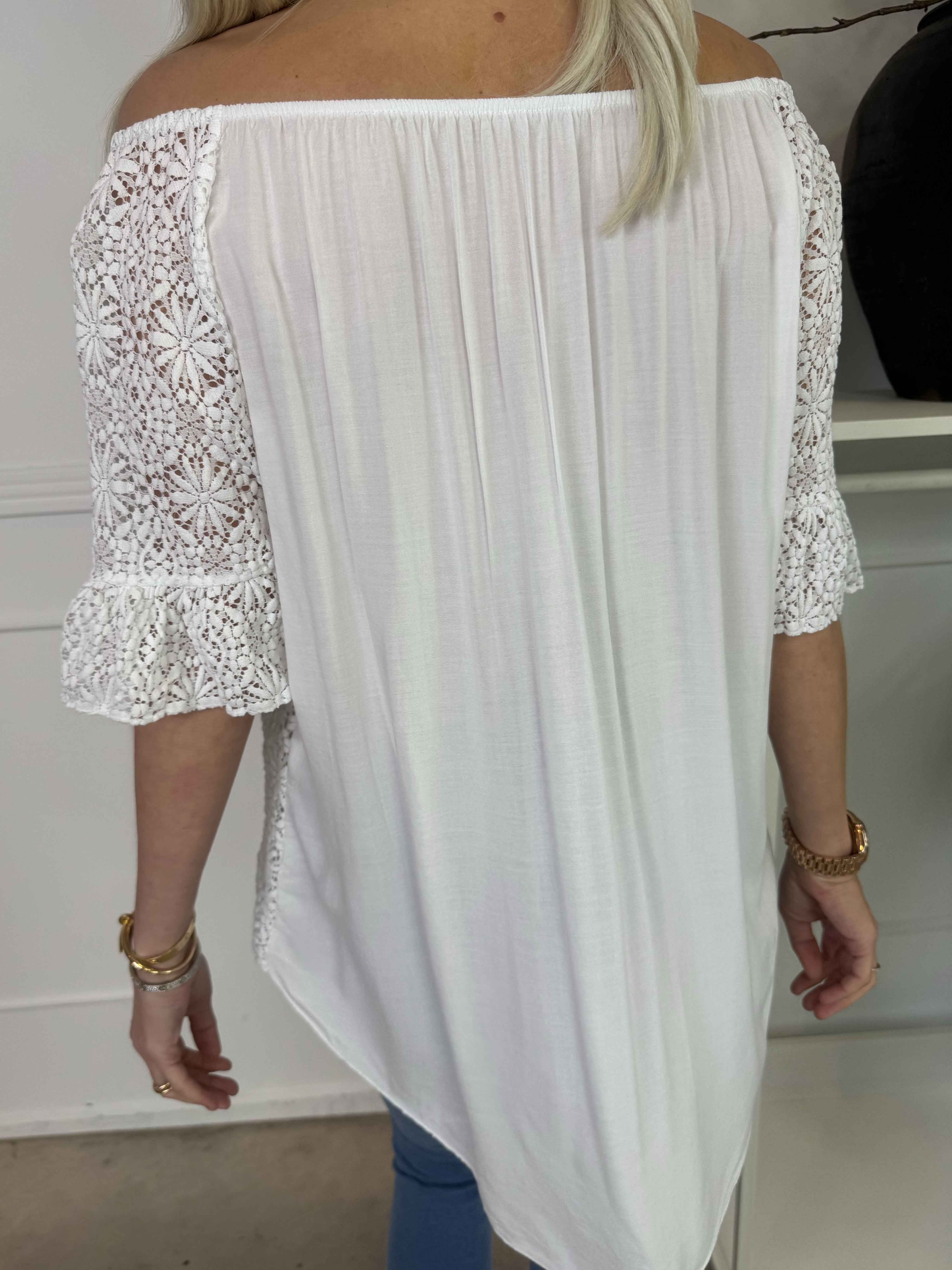 Elisa - Tunika i bomuld med blonde foran og elastikkant i udskæringen